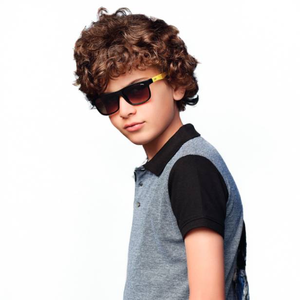 Boy wearing IDEE Young sunglasses